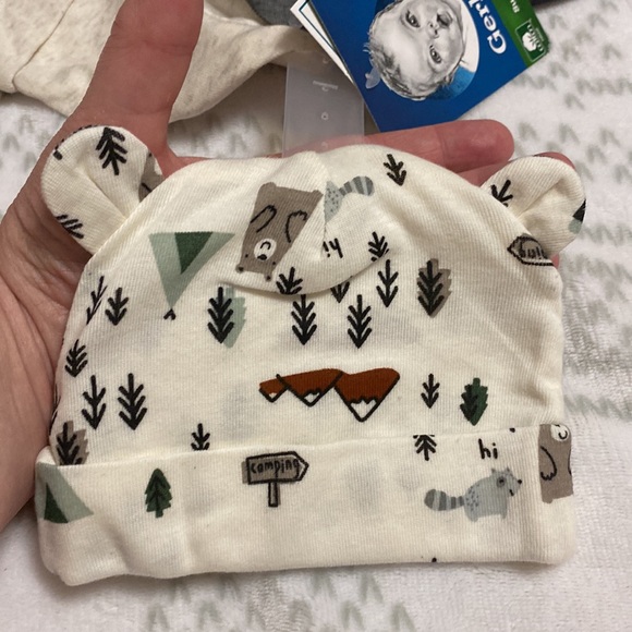An absolutely adorable 6-9 mo onesies with matching bibs and caps - Picture 3 of 4